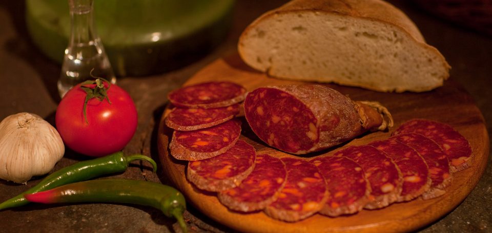 Nije ulje na platnu, nego kulen na drvu