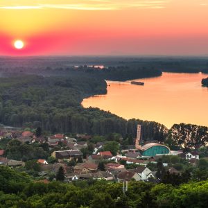 SVETIŠTE GOSPE OD UTOČIŠTA U ALJMAŠU Mjesto duhovnosti u sirokom dunavskom krajoliku