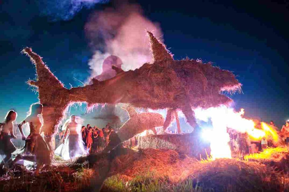 16. Slama Land Art